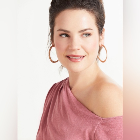 LA Made Sylvie Off the Shoulder Tee - Picture 3 of 10